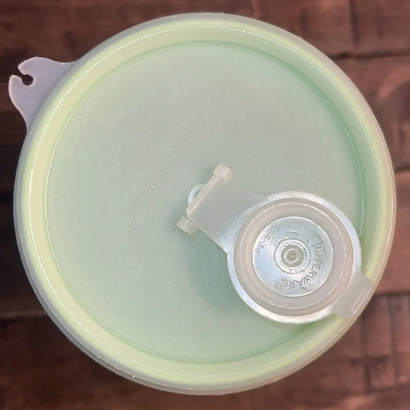 Two Pieces of Cool Ass Vintage Tupperware! Quart Pitcher  and Chip / Dip Tray - Picture 8 of 11